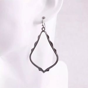 NEW 🌼 Gunmetal Teardrop frame drop earring